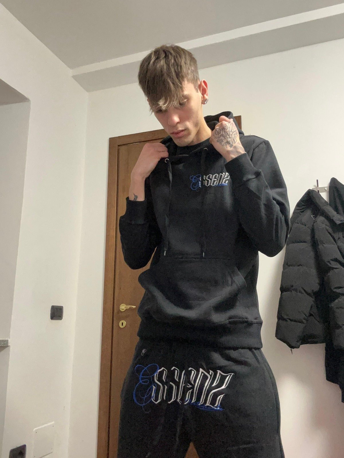 Essenz Certificate black