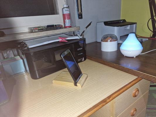 Supporto per telefono fatto a mano in legno